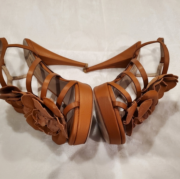 Valentino Garavani Tan Leather High-heeled Sandals - Picture 4 of 10